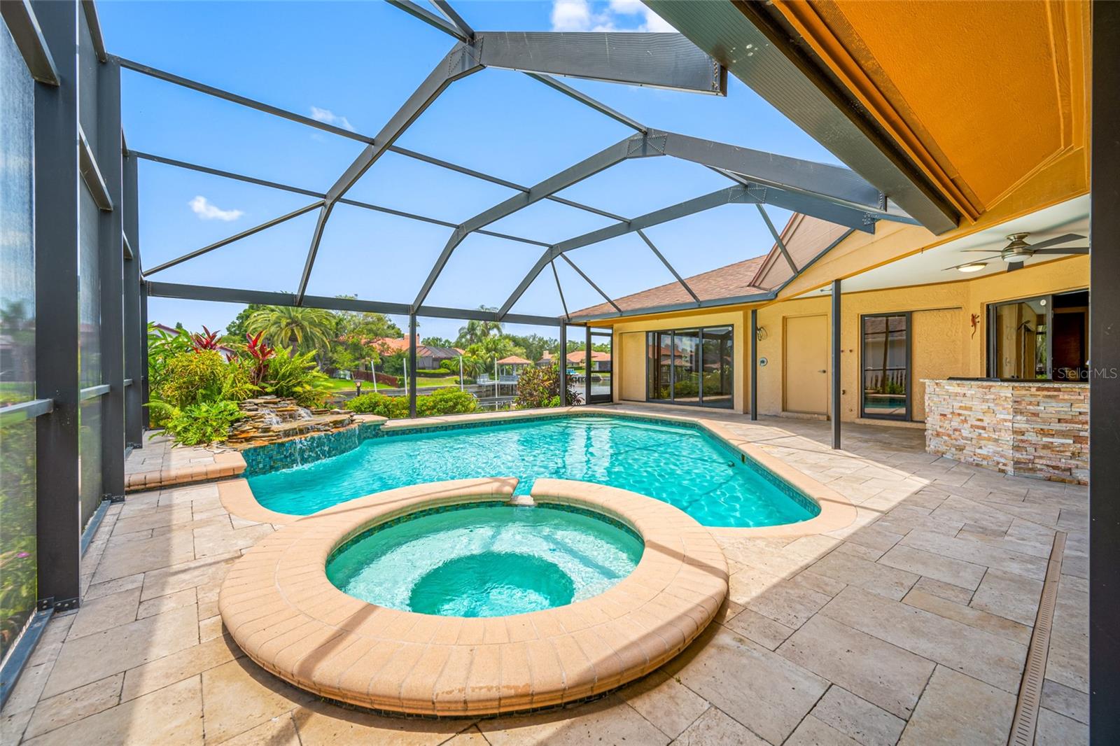 Listing photo id 9 for 5816 Dory Way