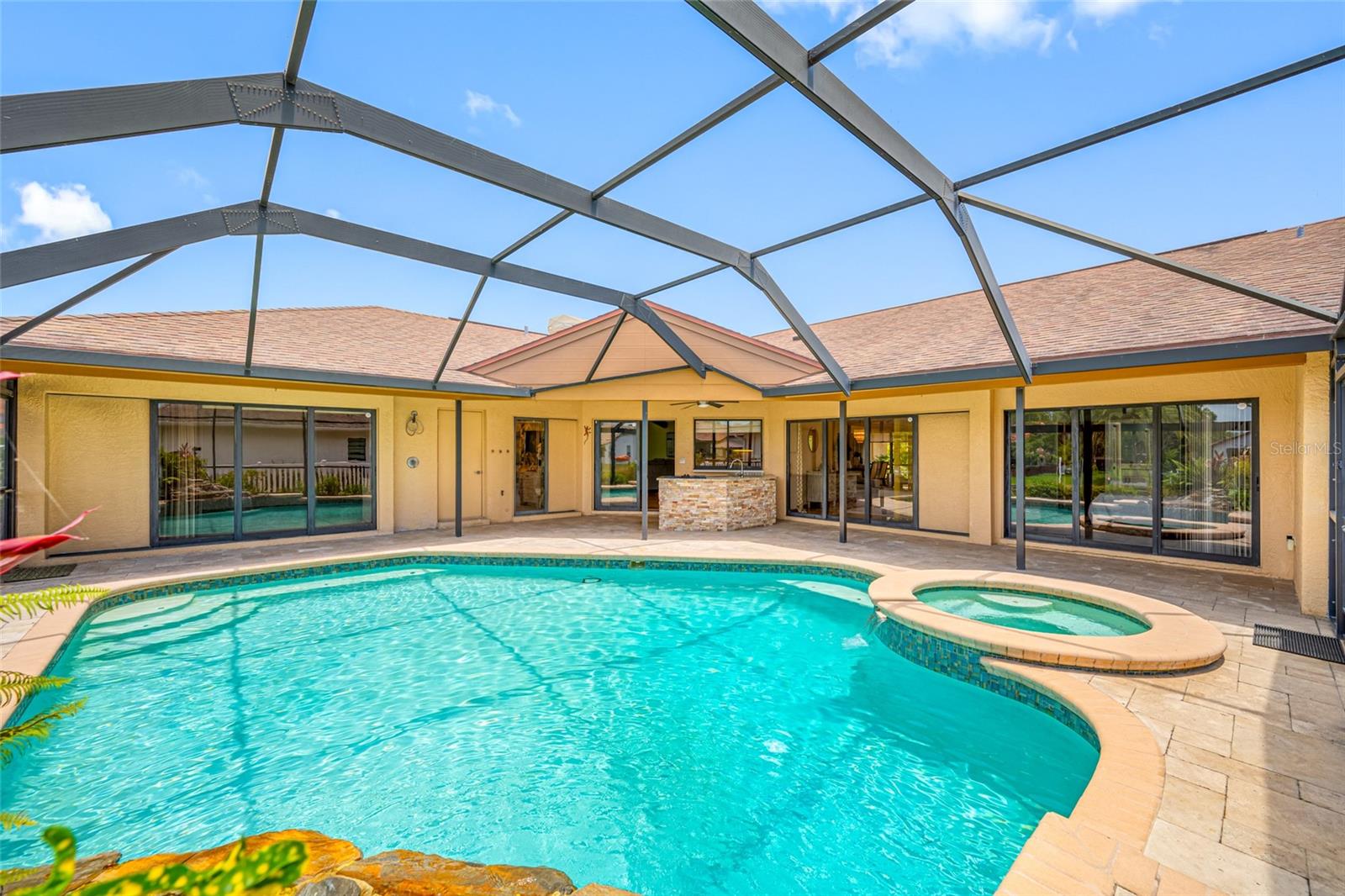 Listing photo id 10 for 5816 Dory Way