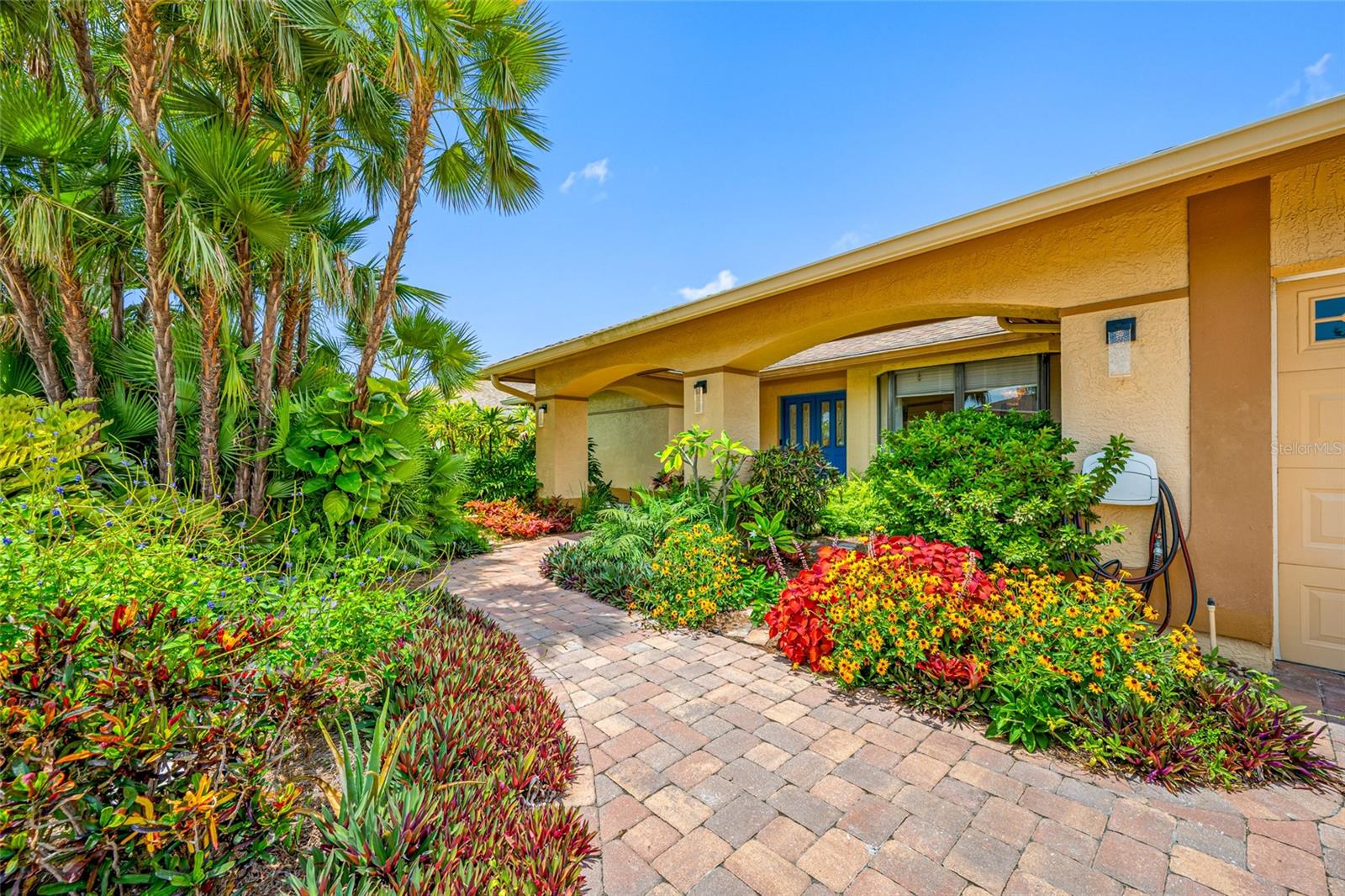 Listing photo id 11 for 5816 Dory Way