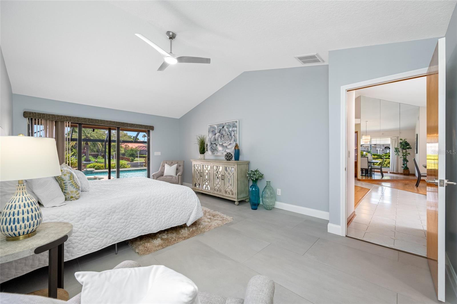 Listing photo id 17 for 5816 Dory Way