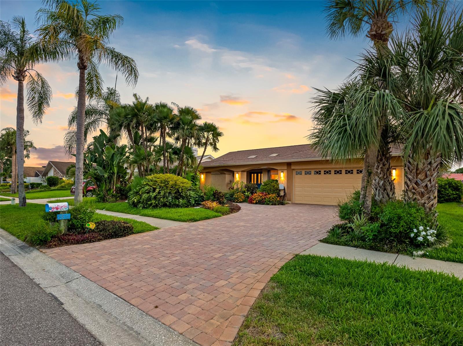 Listing photo id 0 for 5816 Dory Way