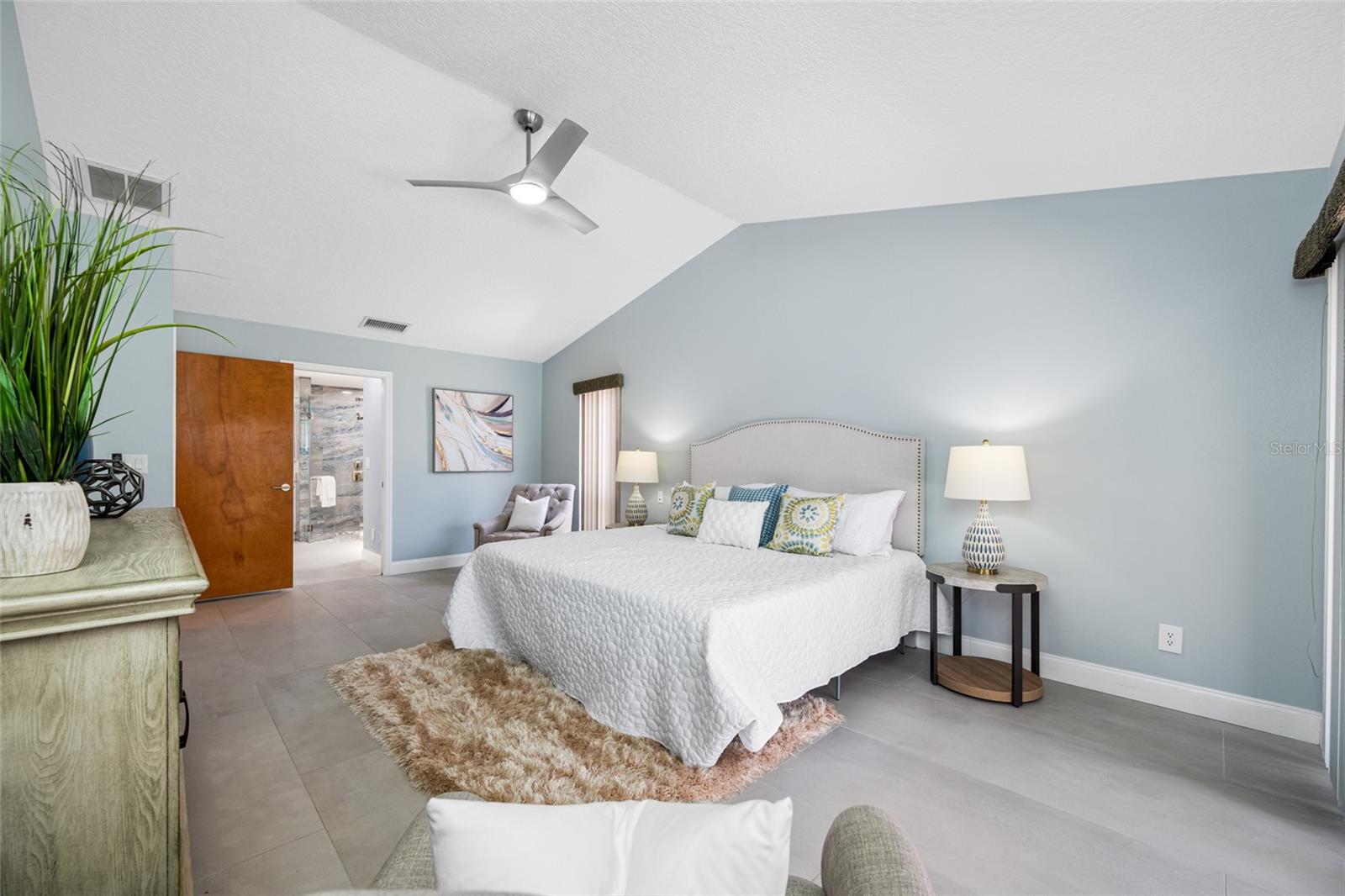 Listing photo id 19 for 5816 Dory Way