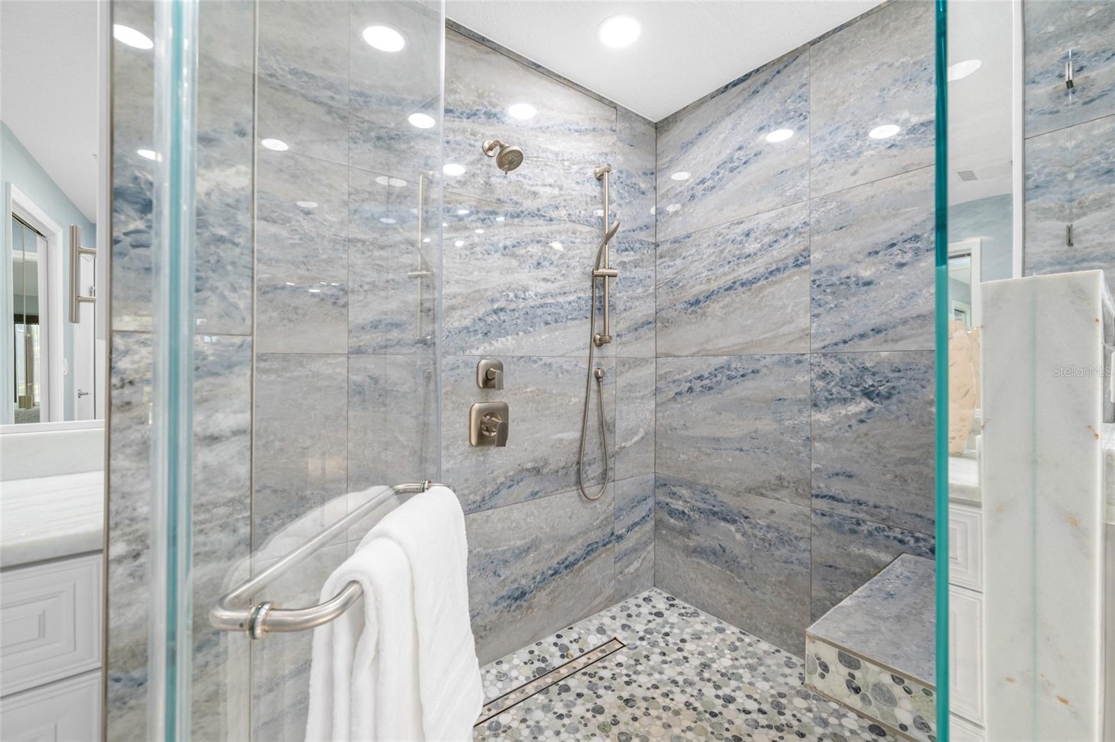 Listing photo id 23 for 5816 Dory Way