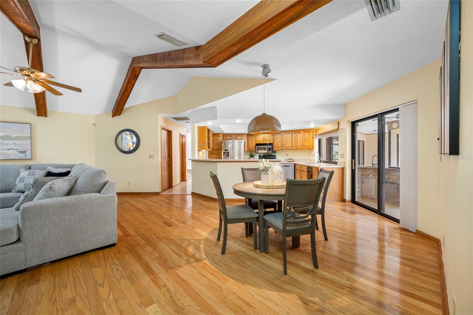 Listing photo id 33 for 5816 Dory Way