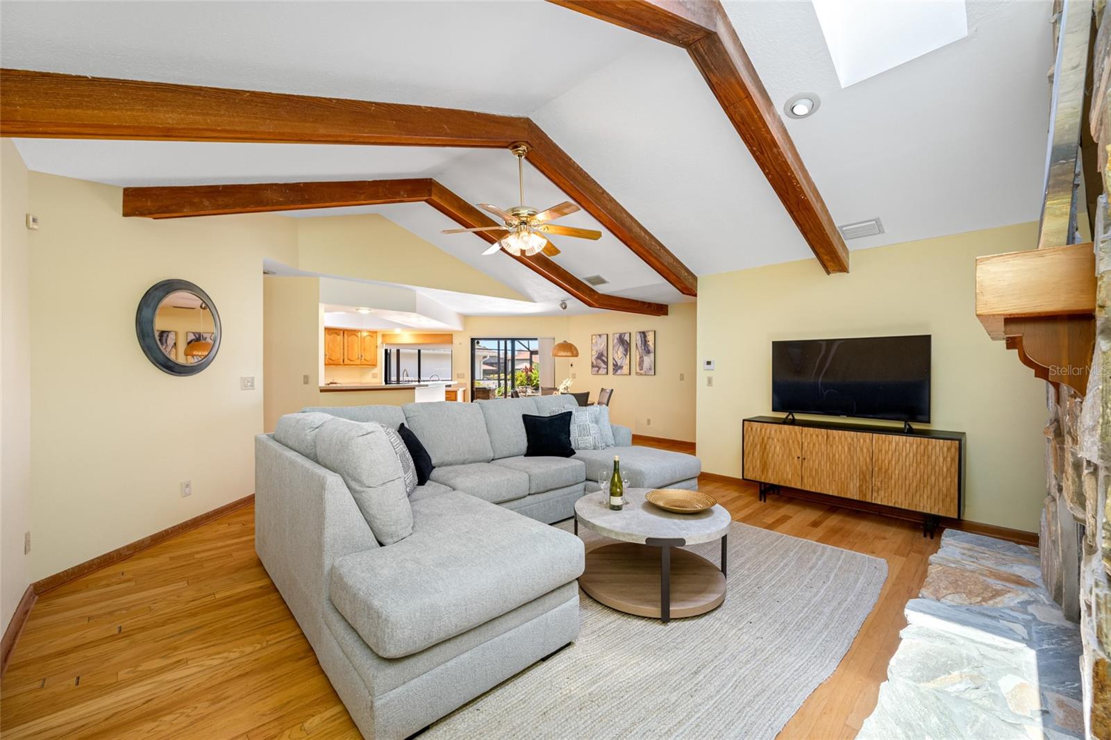 Listing photo id 35 for 5816 Dory Way