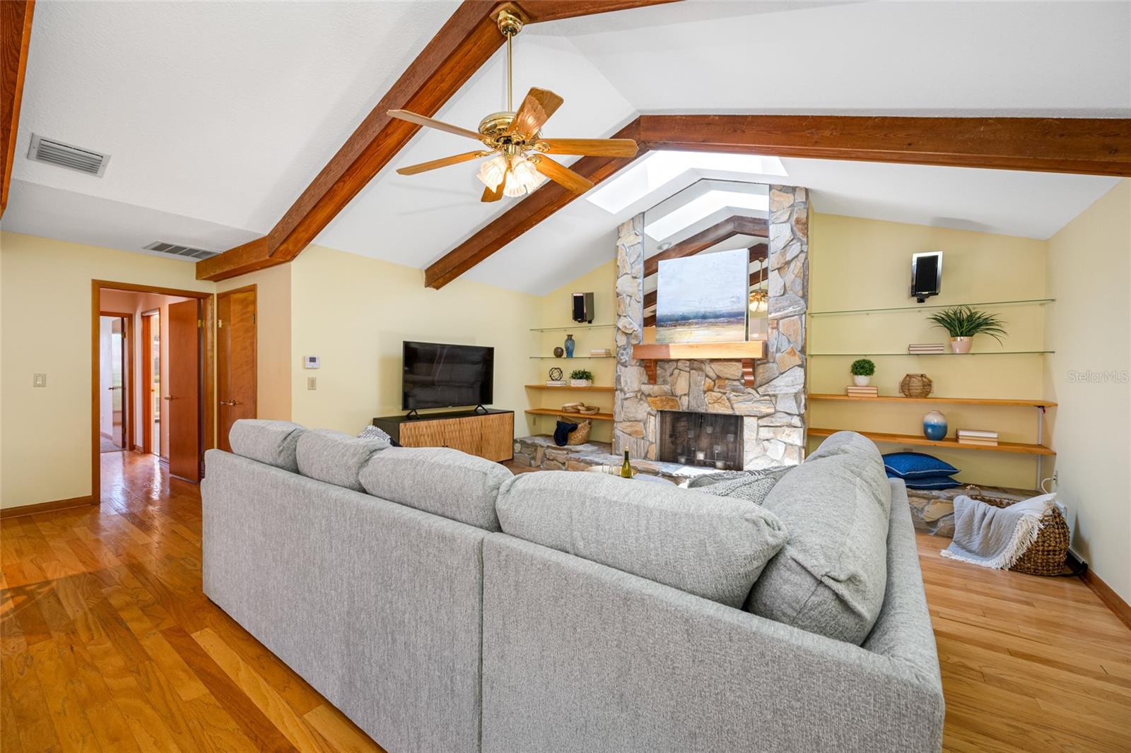 Listing photo id 36 for 5816 Dory Way