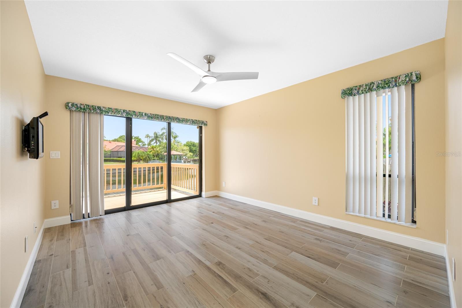 Listing photo id 39 for 5816 Dory Way