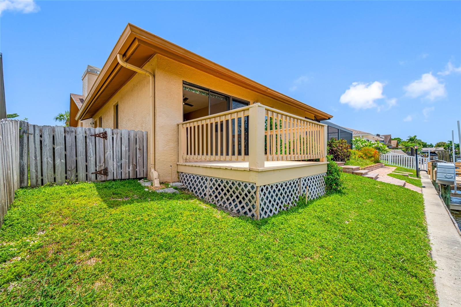 Listing photo id 41 for 5816 Dory Way