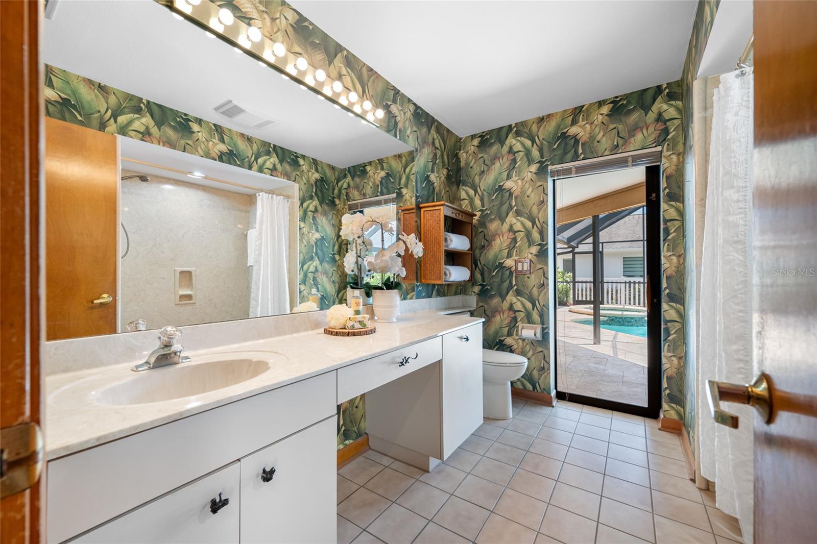 Listing photo id 44 for 5816 Dory Way