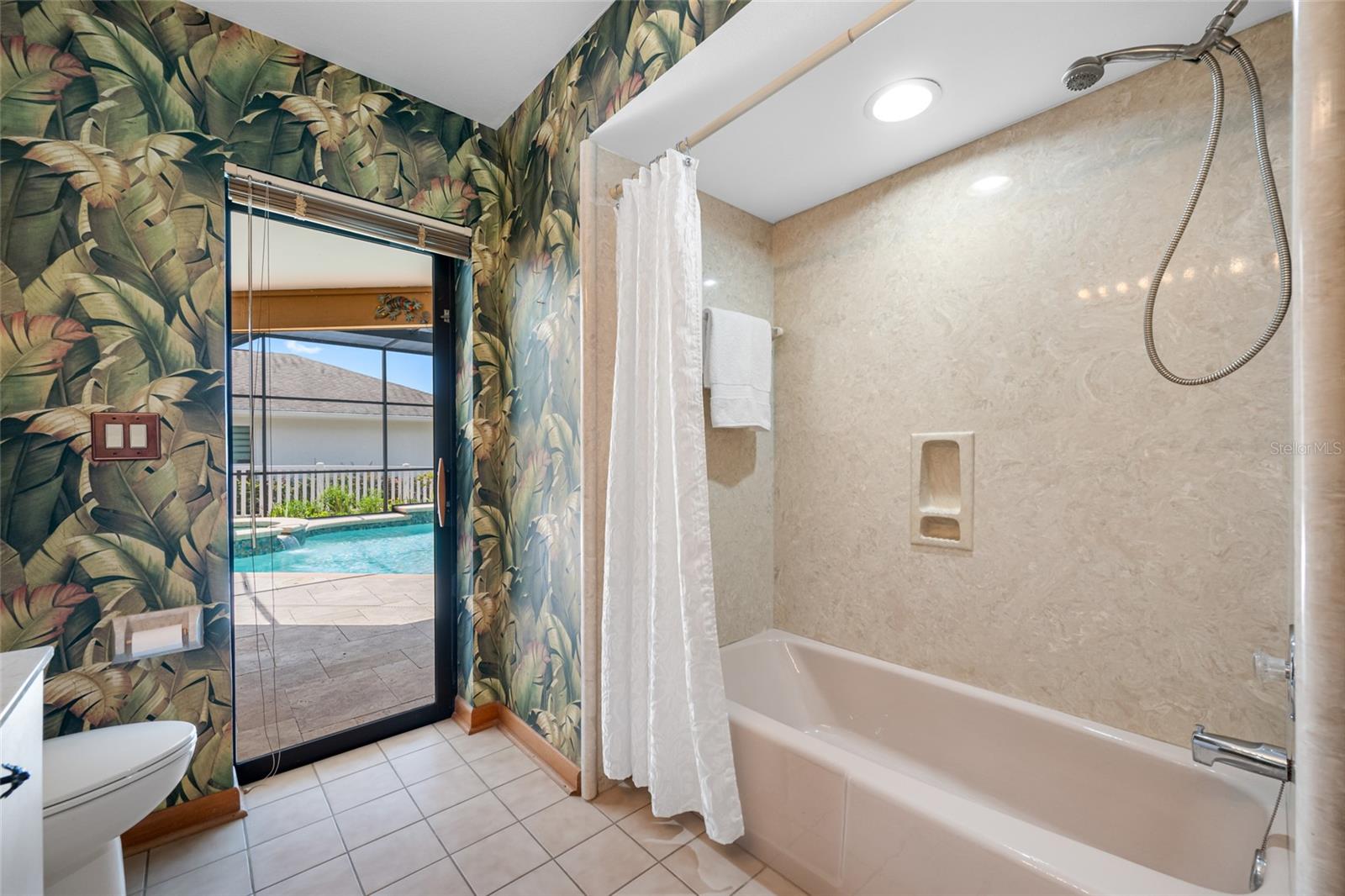 Listing photo id 46 for 5816 Dory Way