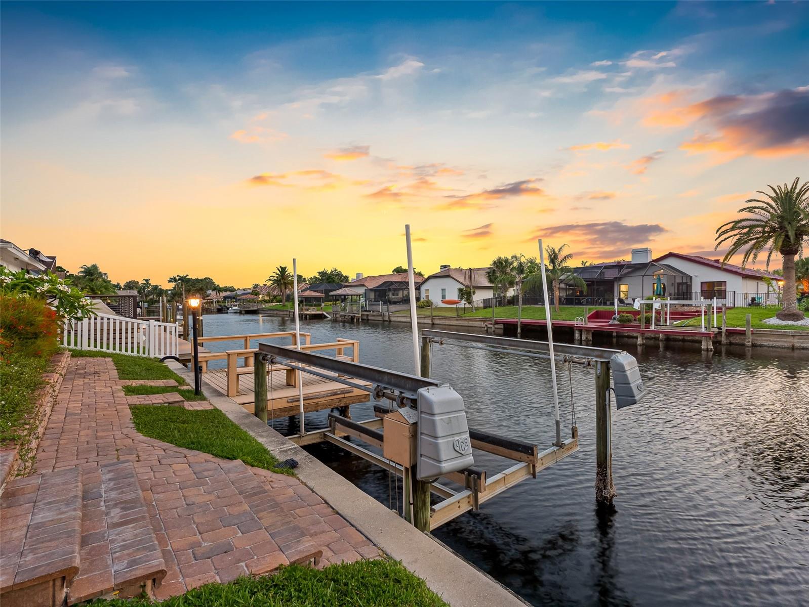 Listing photo id 3 for 5816 Dory Way