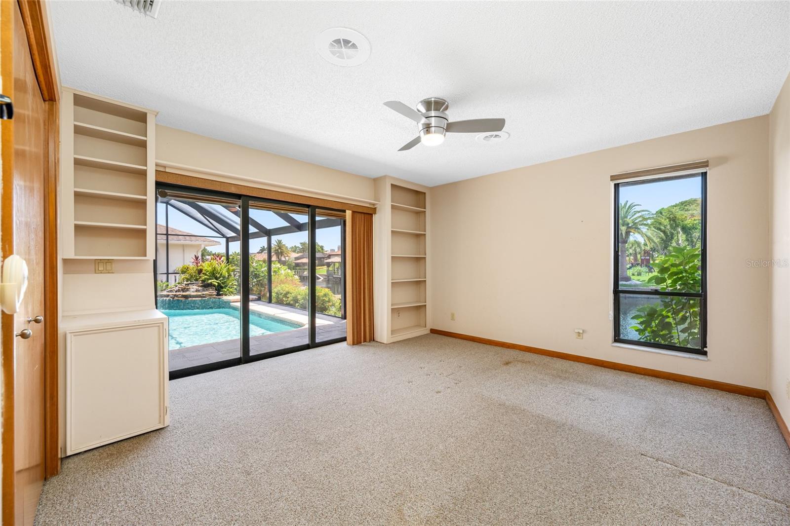 Listing photo id 50 for 5816 Dory Way