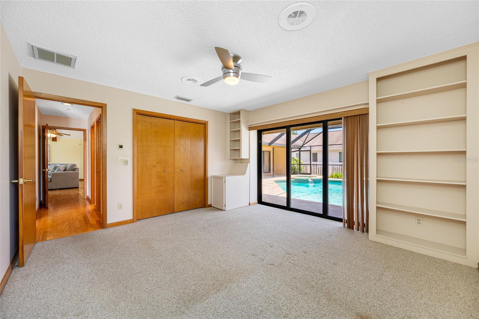 Listing photo id 51 for 5816 Dory Way