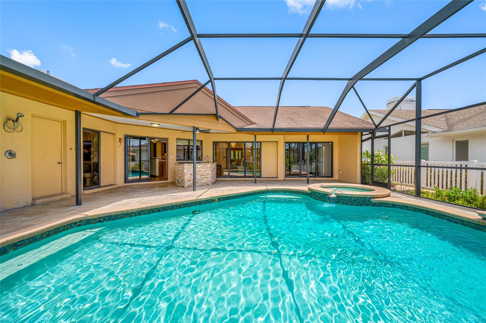 Listing photo id 54 for 5816 Dory Way