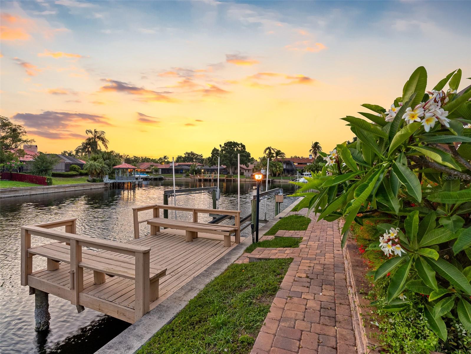 Listing photo id 4 for 5816 Dory Way