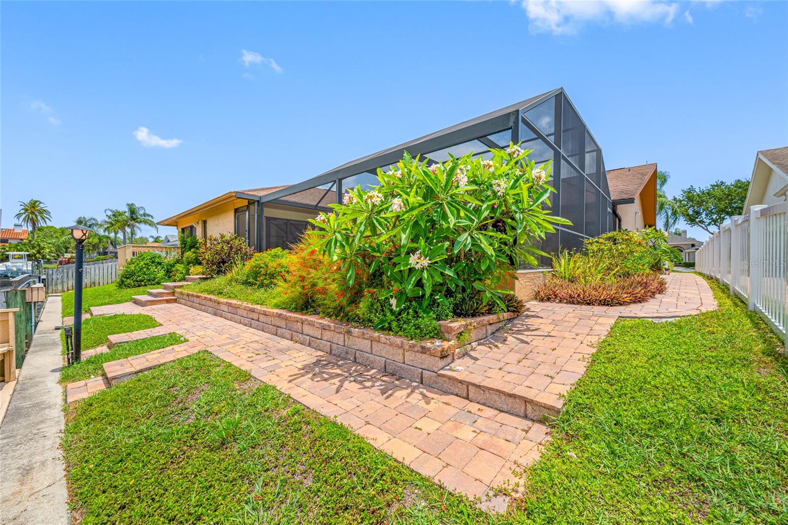 Listing photo id 60 for 5816 Dory Way