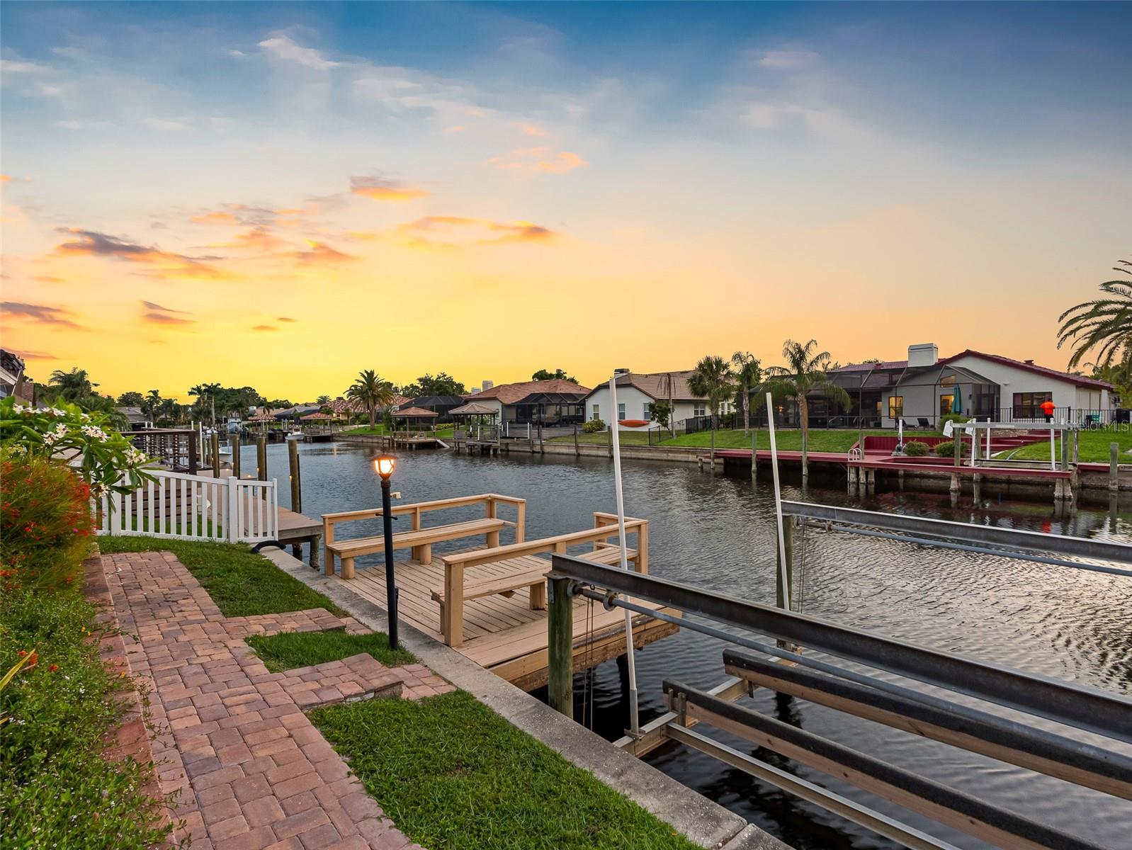 Listing photo id 65 for 5816 Dory Way