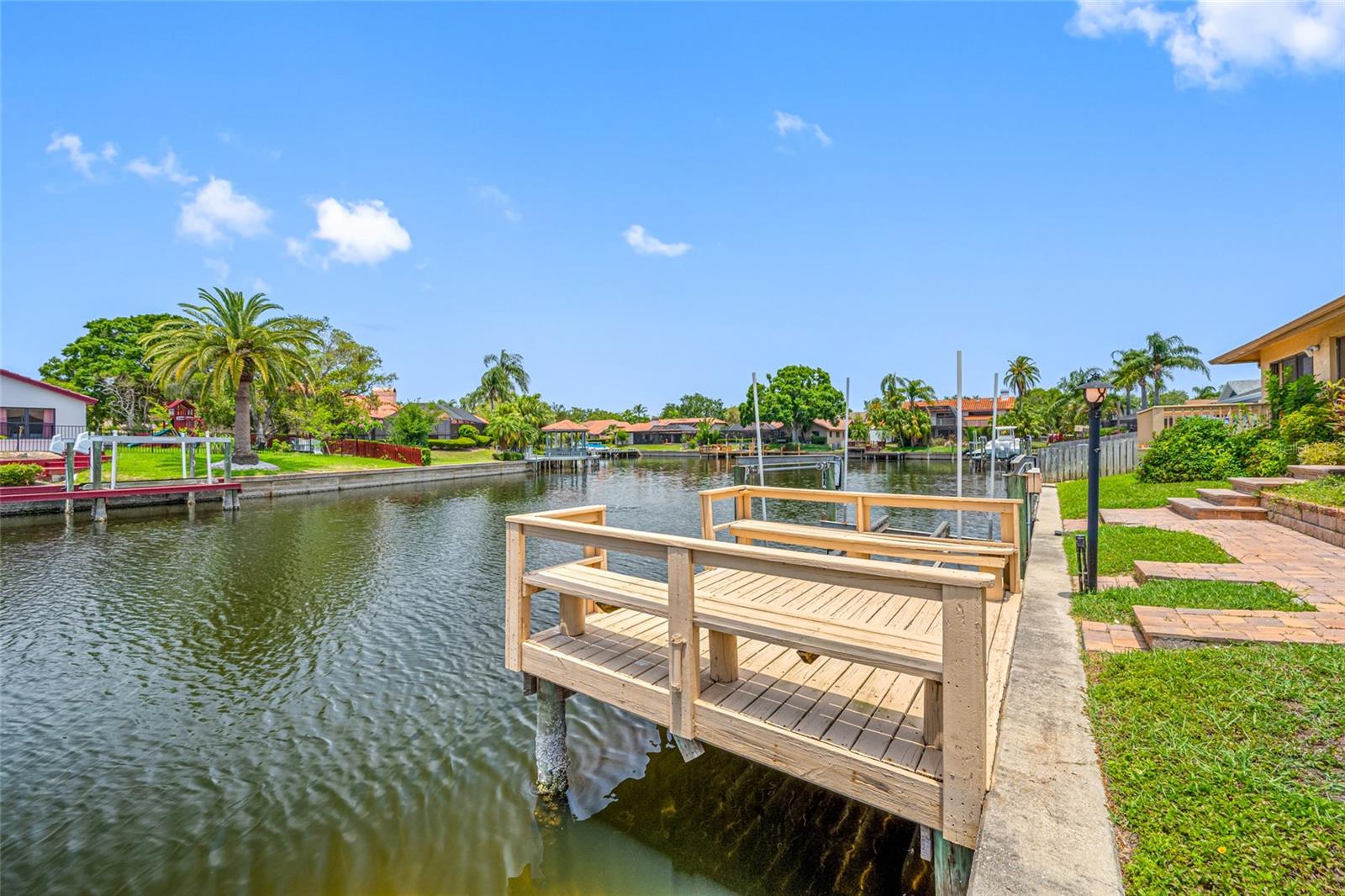 Listing photo id 7 for 5816 Dory Way