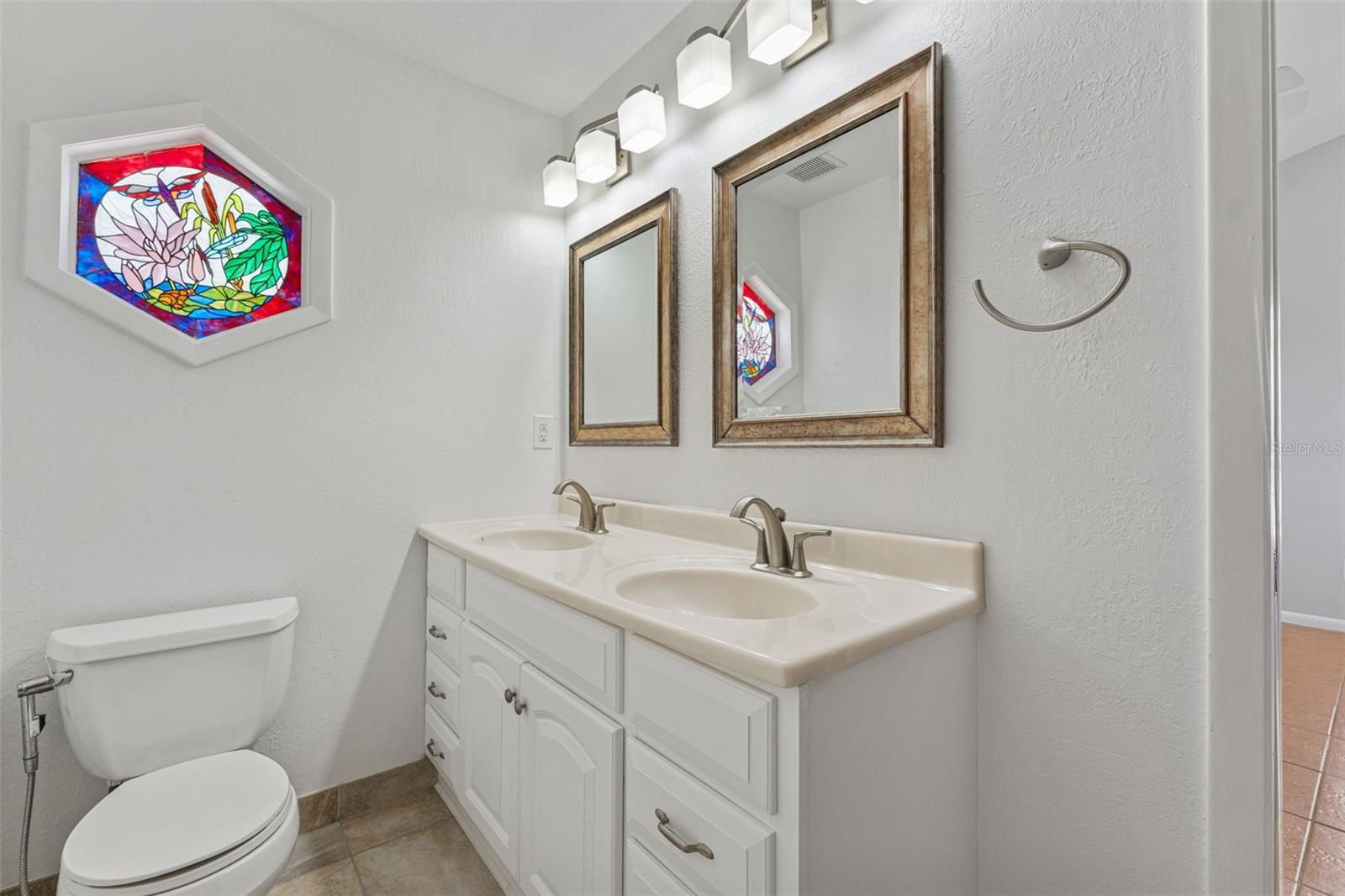 Image 13 of 25 For 581 Oceanview Avenue