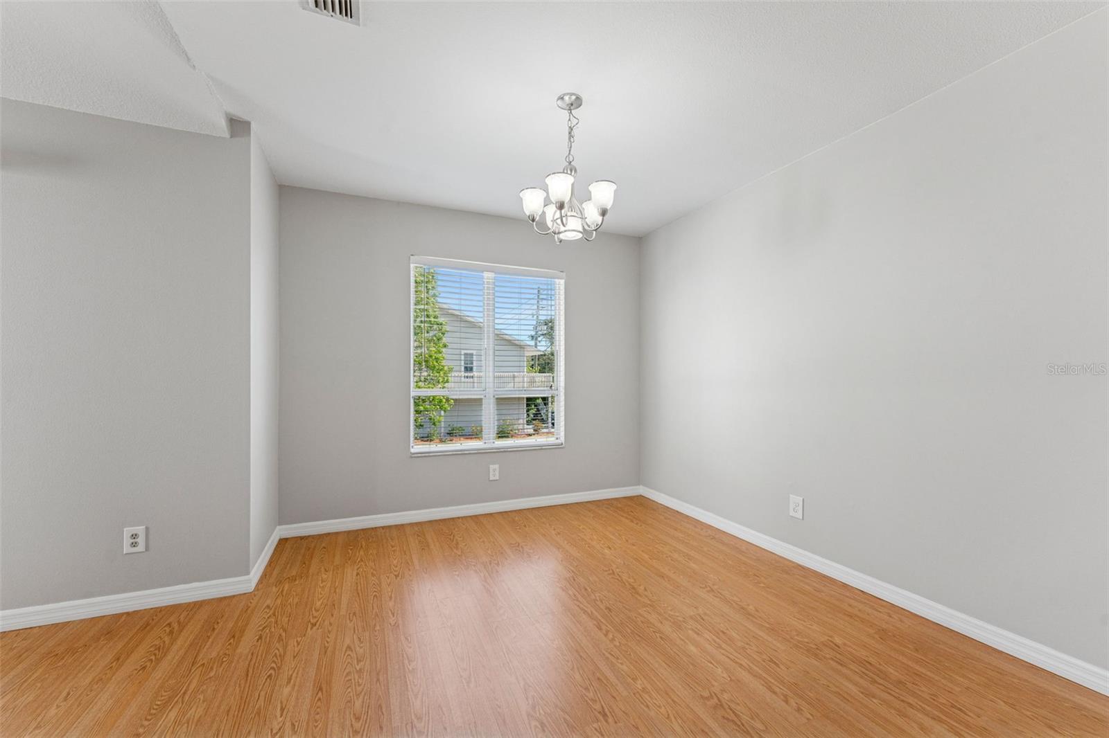 Image 6 of 25 For 581 Oceanview Avenue