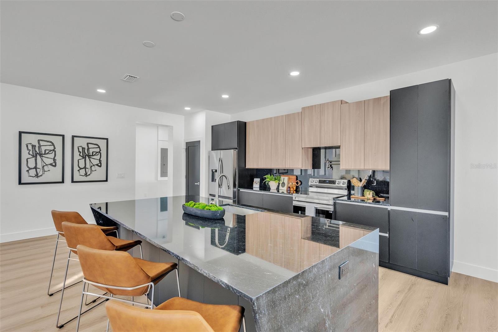 Image 11 of 39 For 3175 10th Avenue N