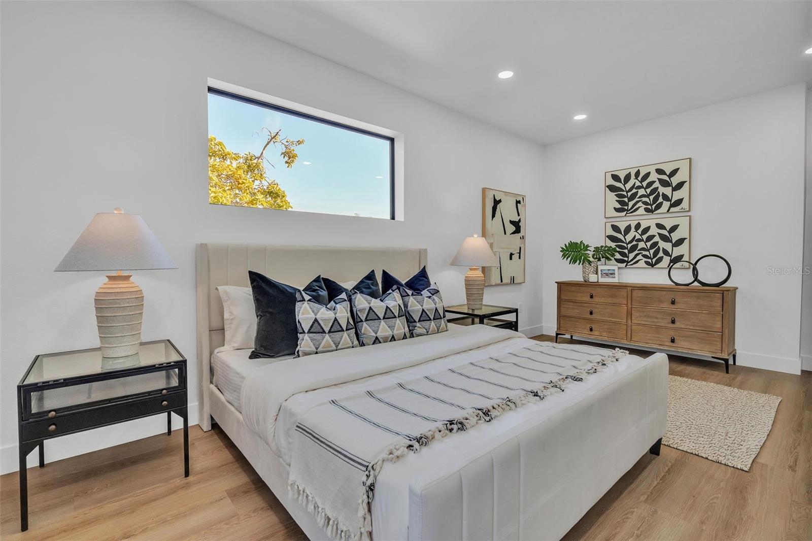 Image 18 of 39 For 3175 10th Avenue N