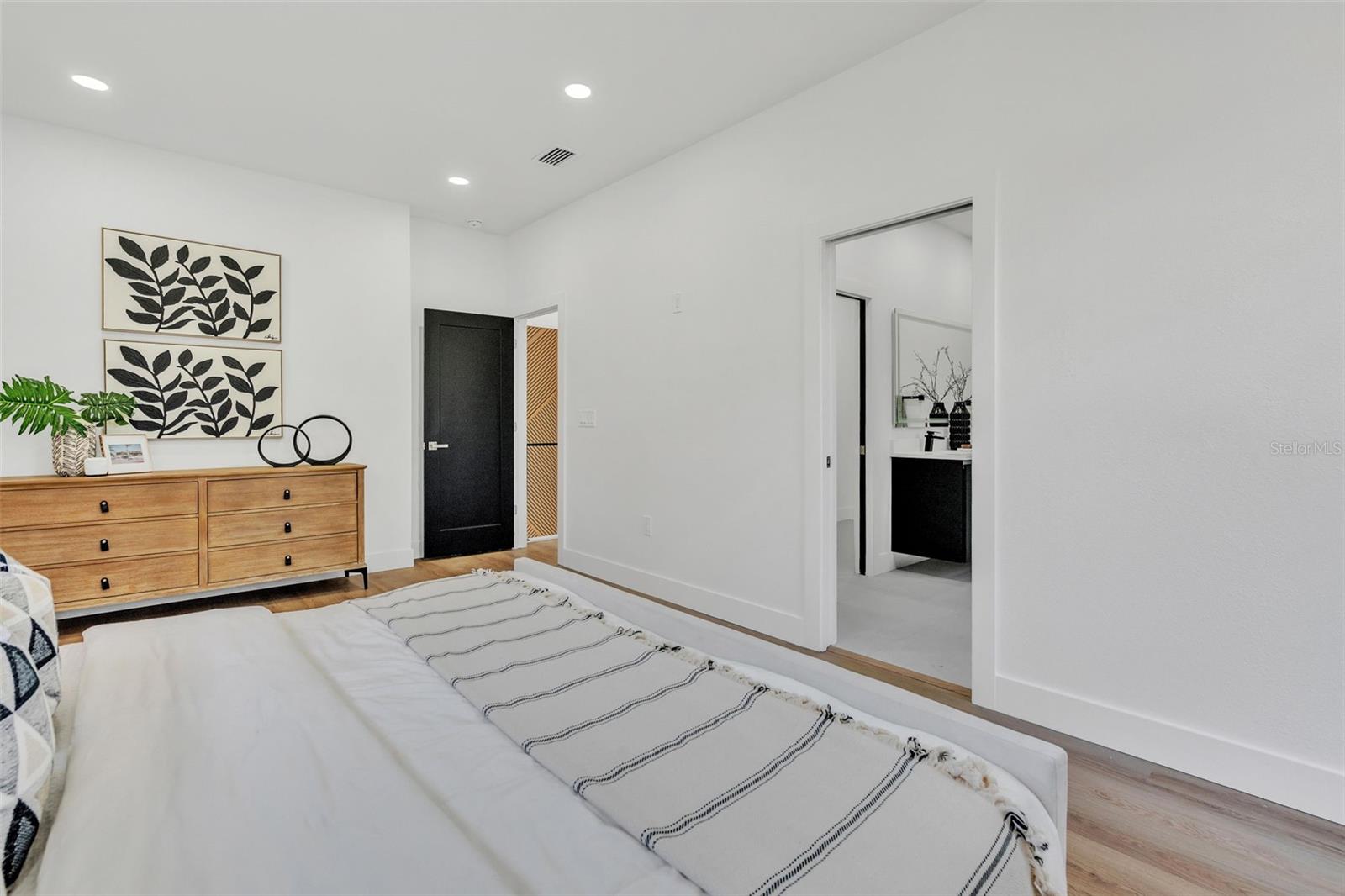 Image 19 of 39 For 3175 10th Avenue N