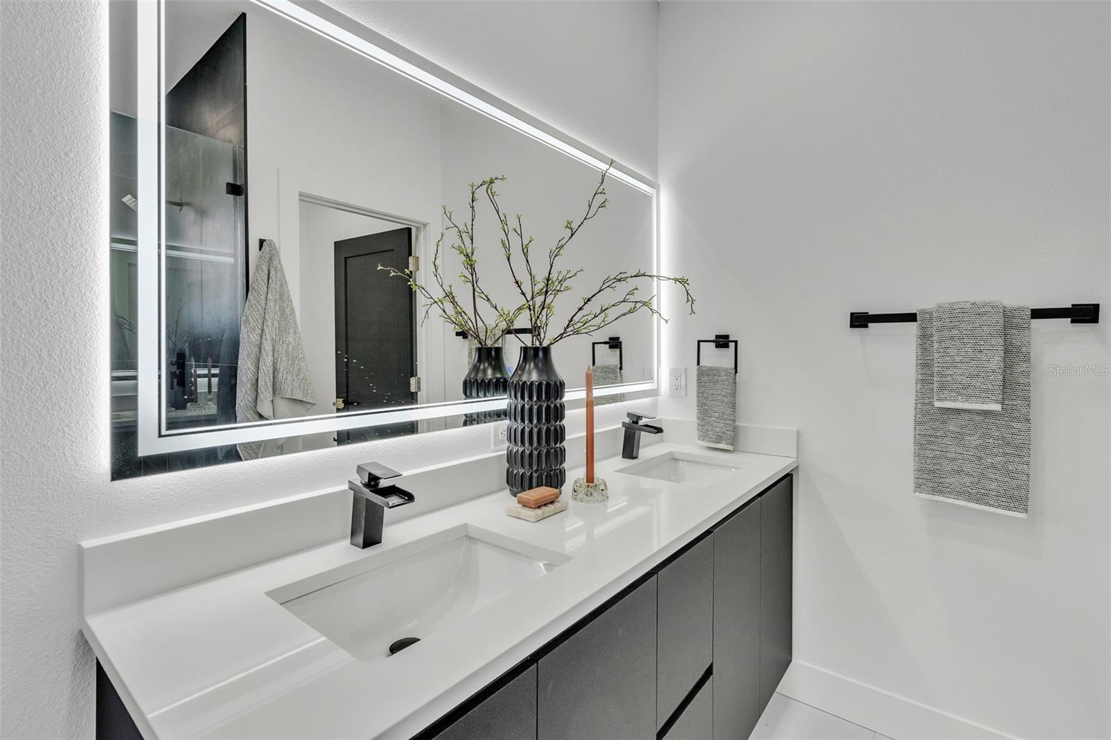 Image 20 of 39 For 3175 10th Avenue N