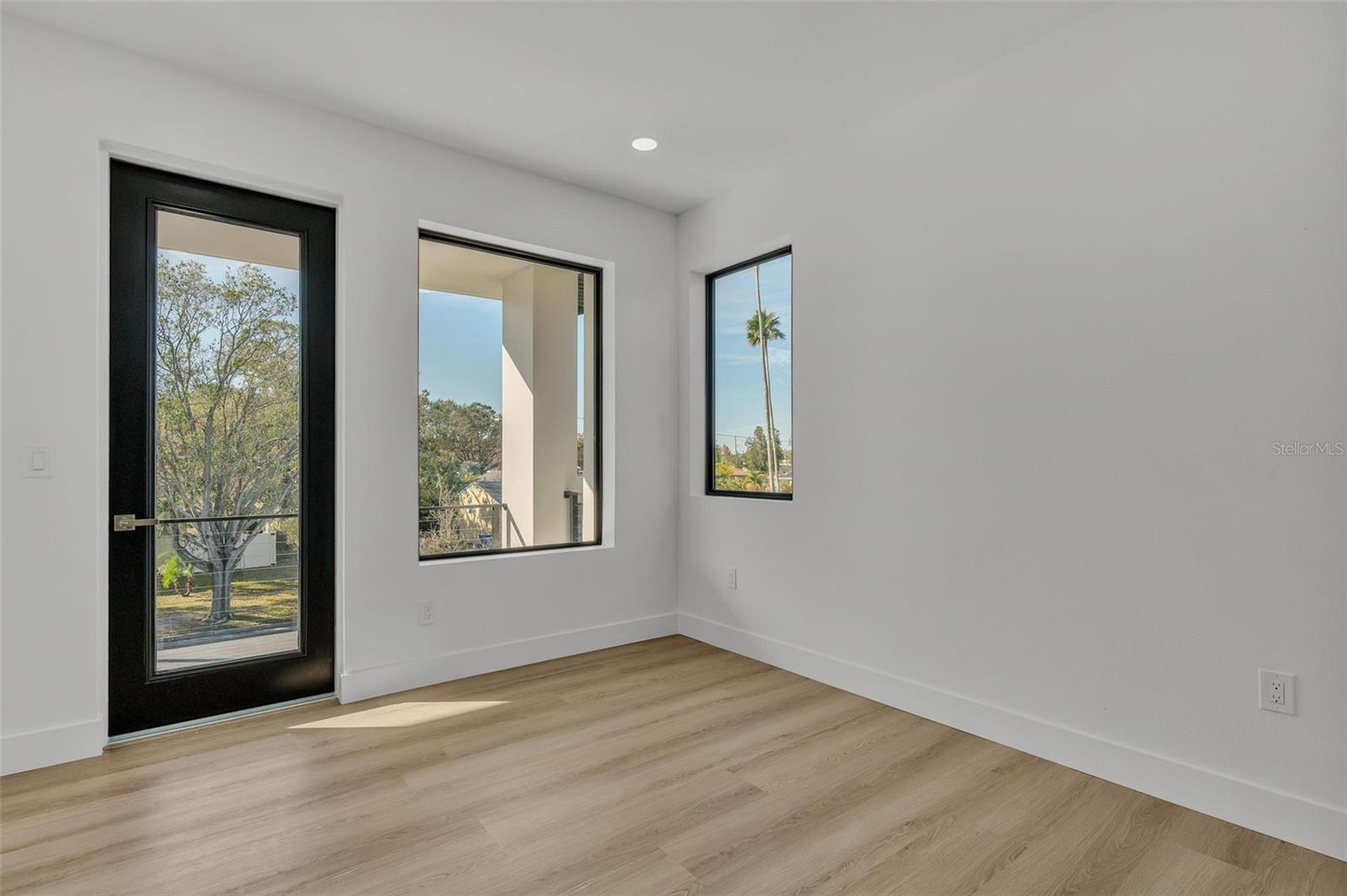 Image 27 of 39 For 3175 10th Avenue N