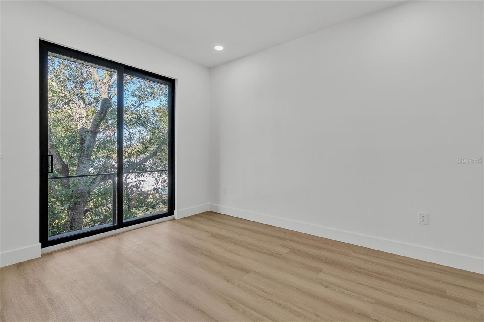 Image 32 of 39 For 3175 10th Avenue N
