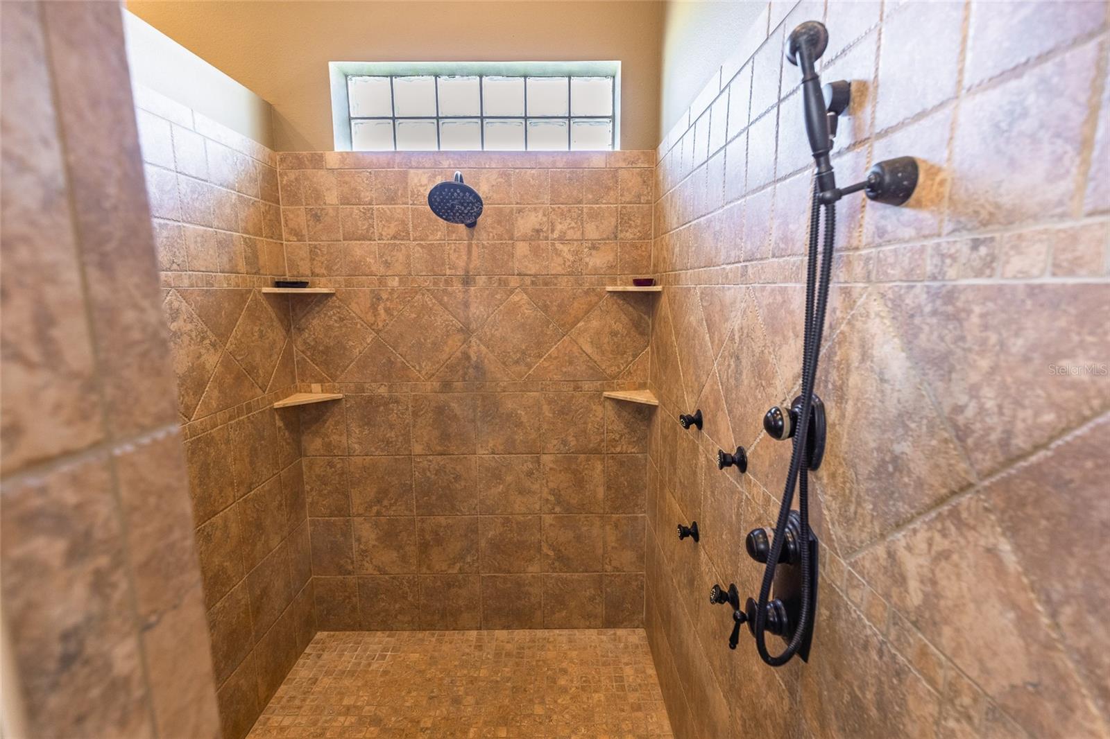 Image 25 of 41 For 2660 Wyndsor Oaks Way