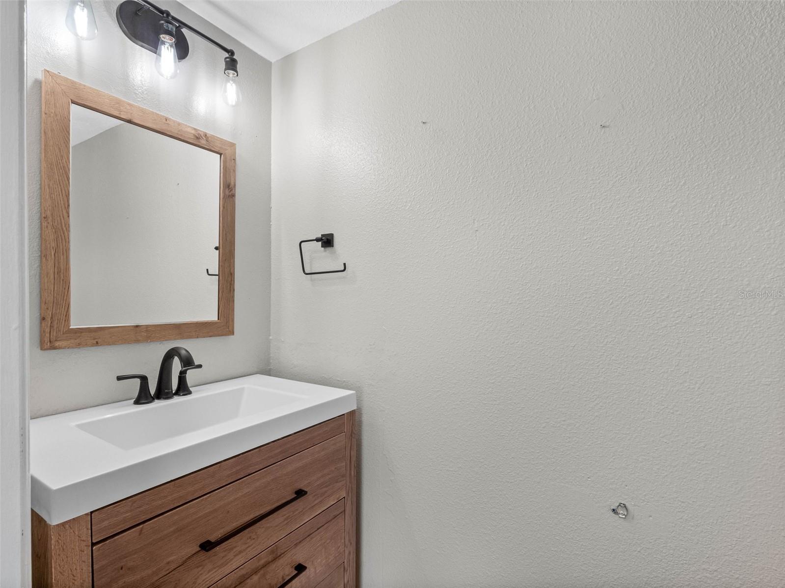 Image 23 of 67 For 908 Stallion Way