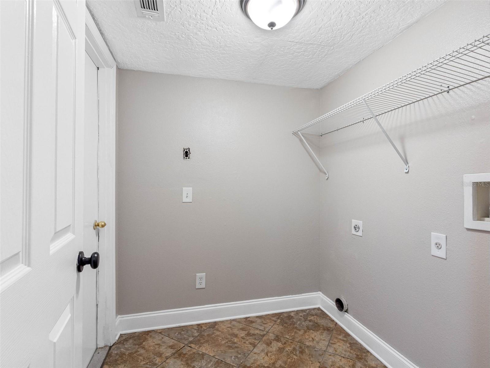 Image 26 of 67 For 908 Stallion Way