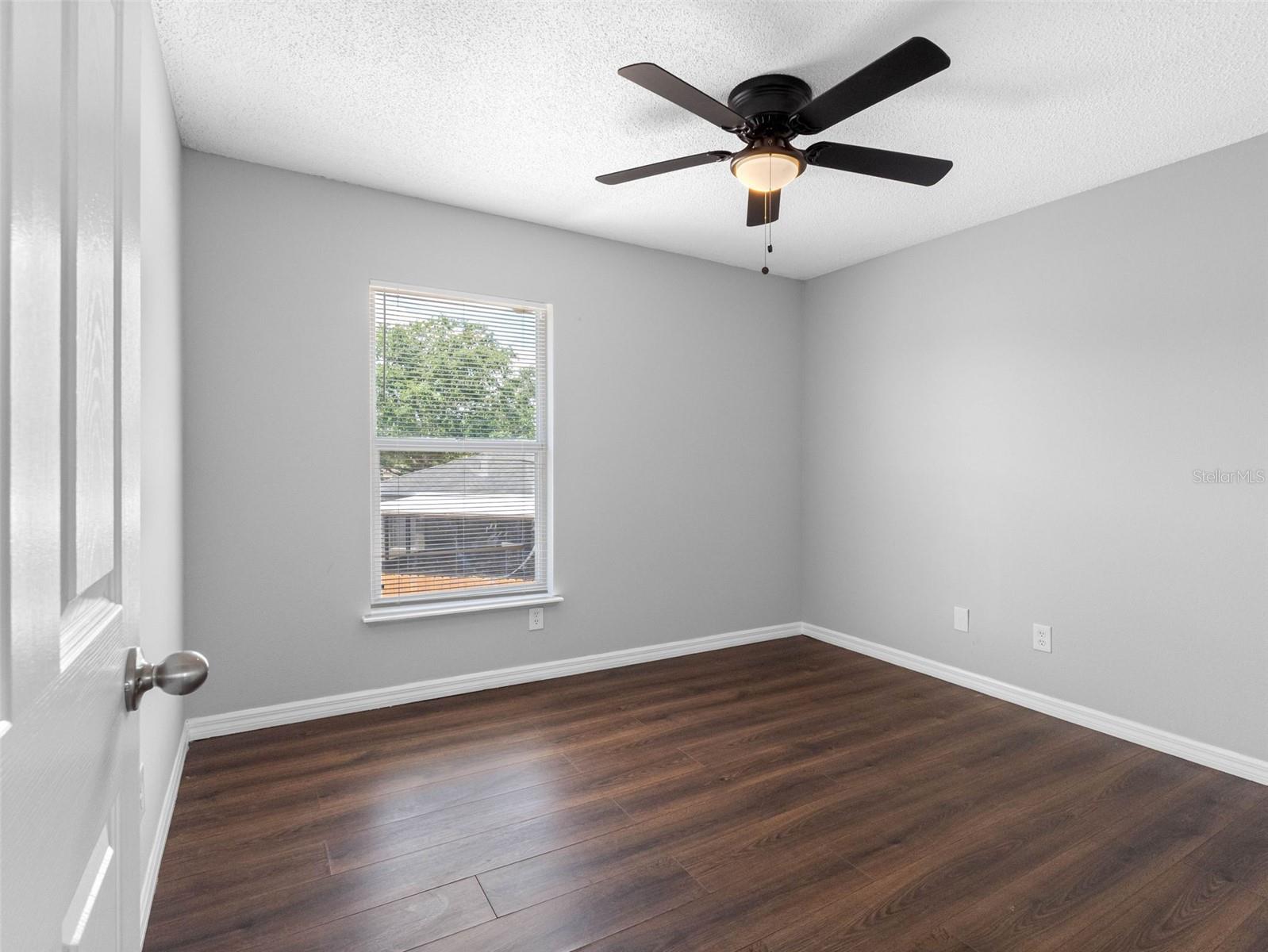 Image 32 of 67 For 908 Stallion Way