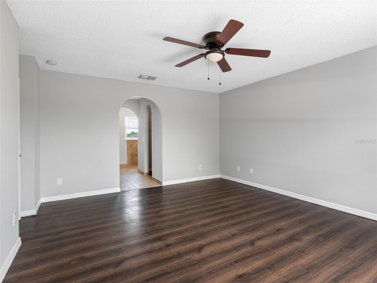 Image 38 of 67 For 908 Stallion Way