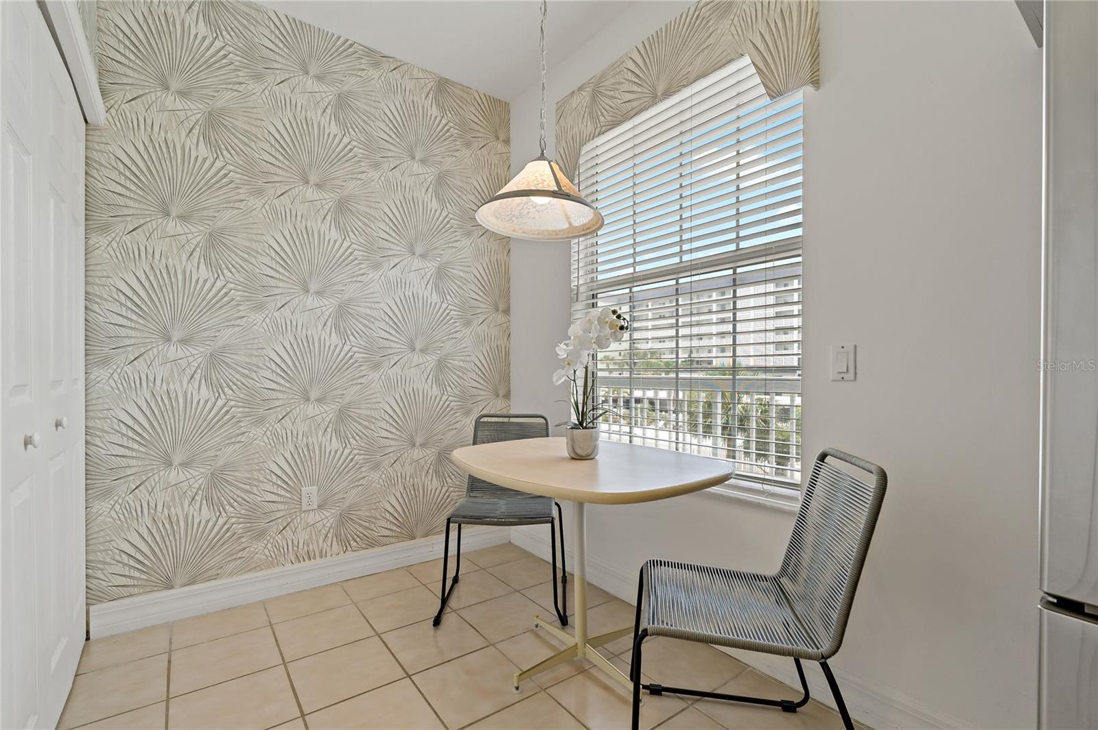 Image 10 of 37 For 7 Island Park Place 204