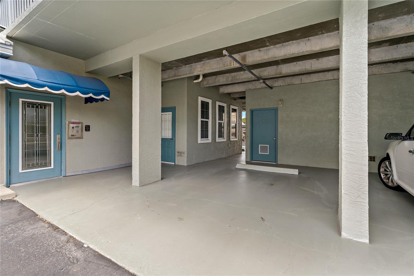 Image 20 of 37 For 7 Island Park Place 204