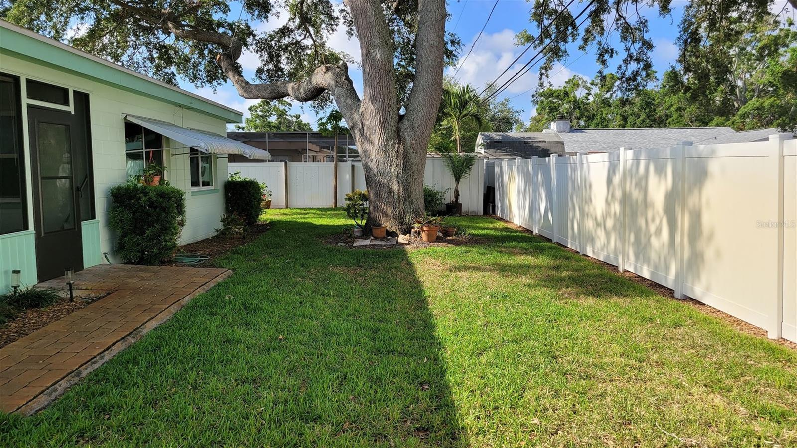 Image 28 of 39 For 7336 20th Street N