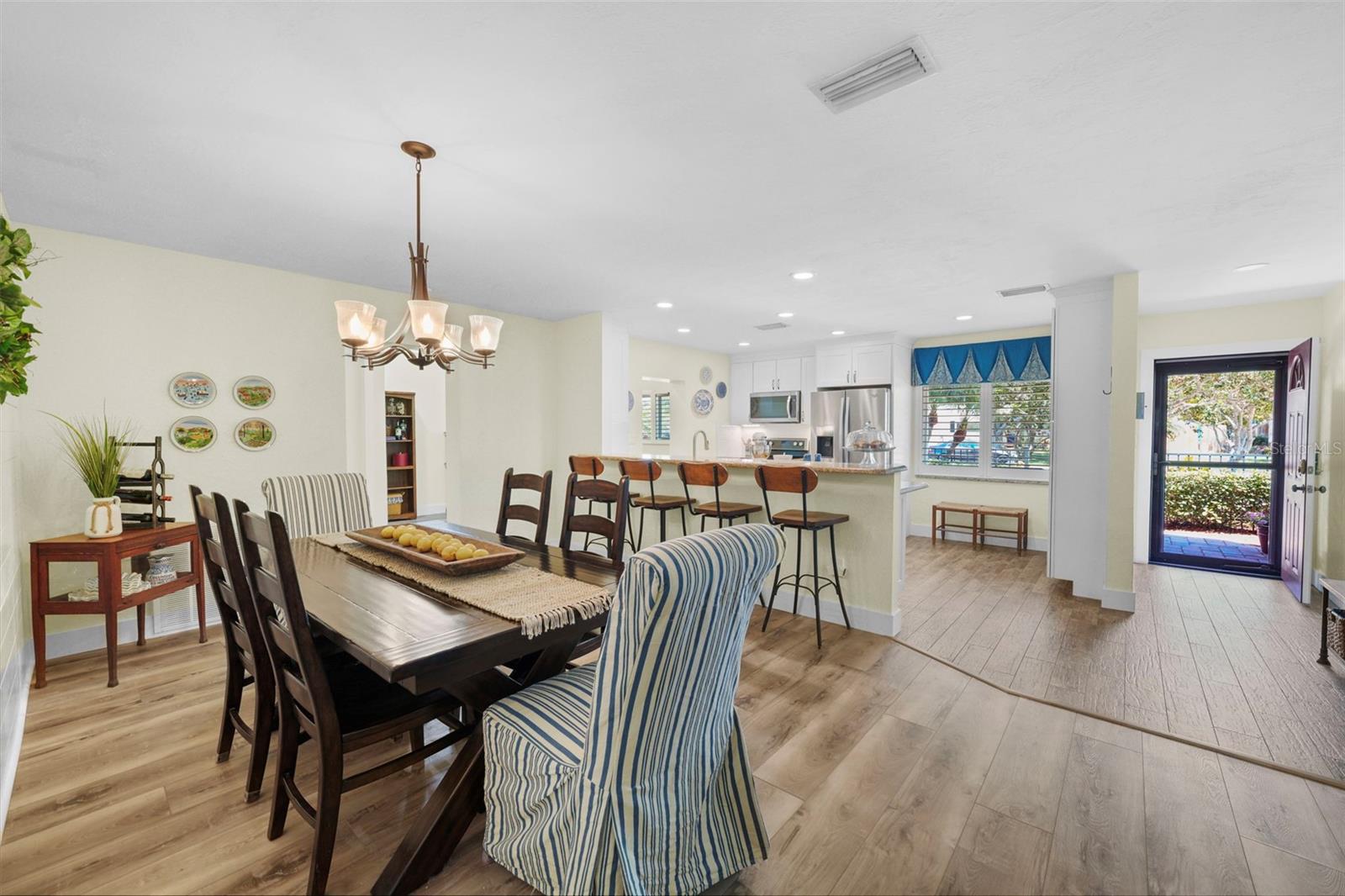 Image 12 of 39 For 430 44th Avenue Ne