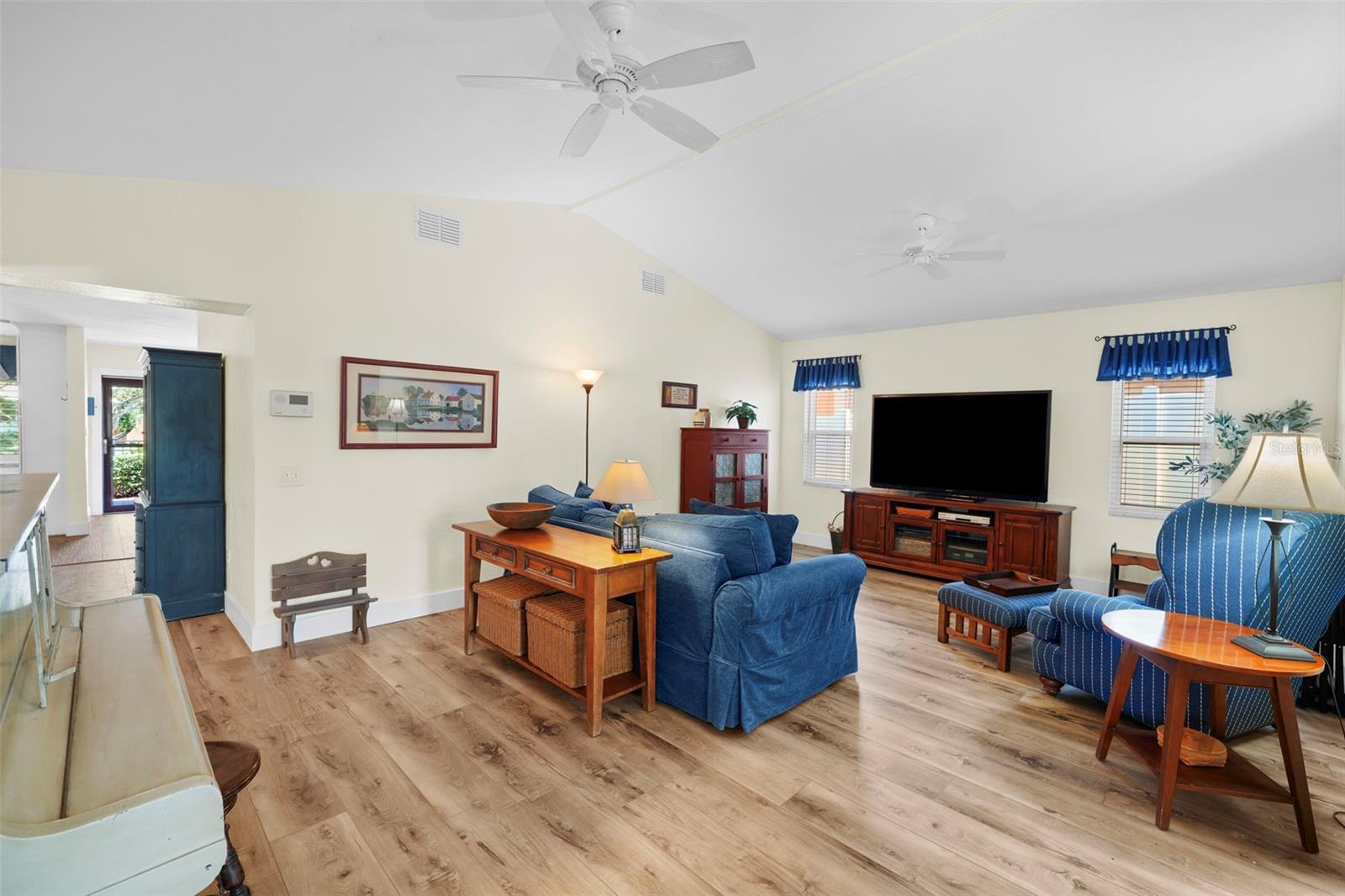 Image 16 of 39 For 430 44th Avenue Ne