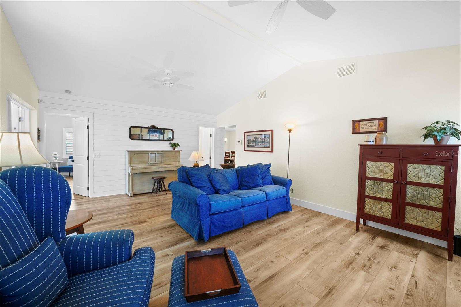 Image 17 of 39 For 430 44th Avenue Ne