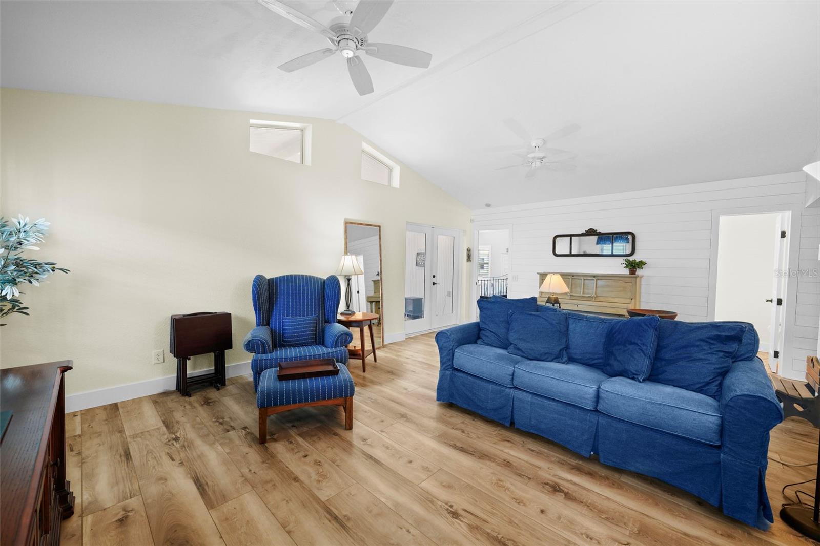 Image 18 of 39 For 430 44th Avenue Ne