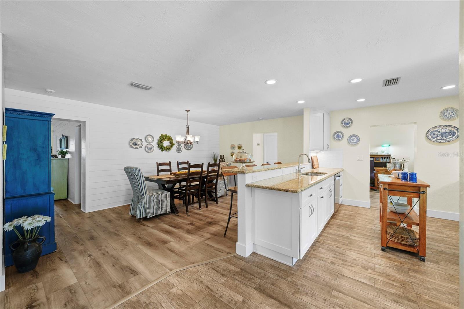 Image 6 of 39 For 430 44th Avenue Ne