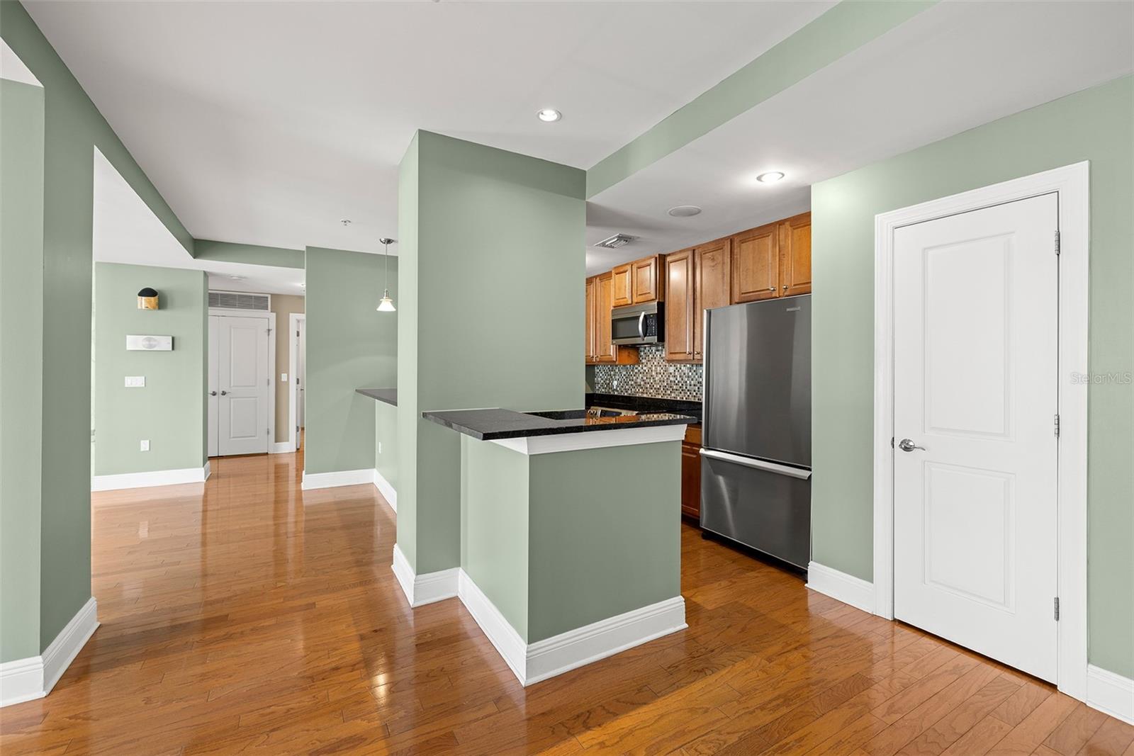 Image 13 of 50 For 1227 Madison Street 902