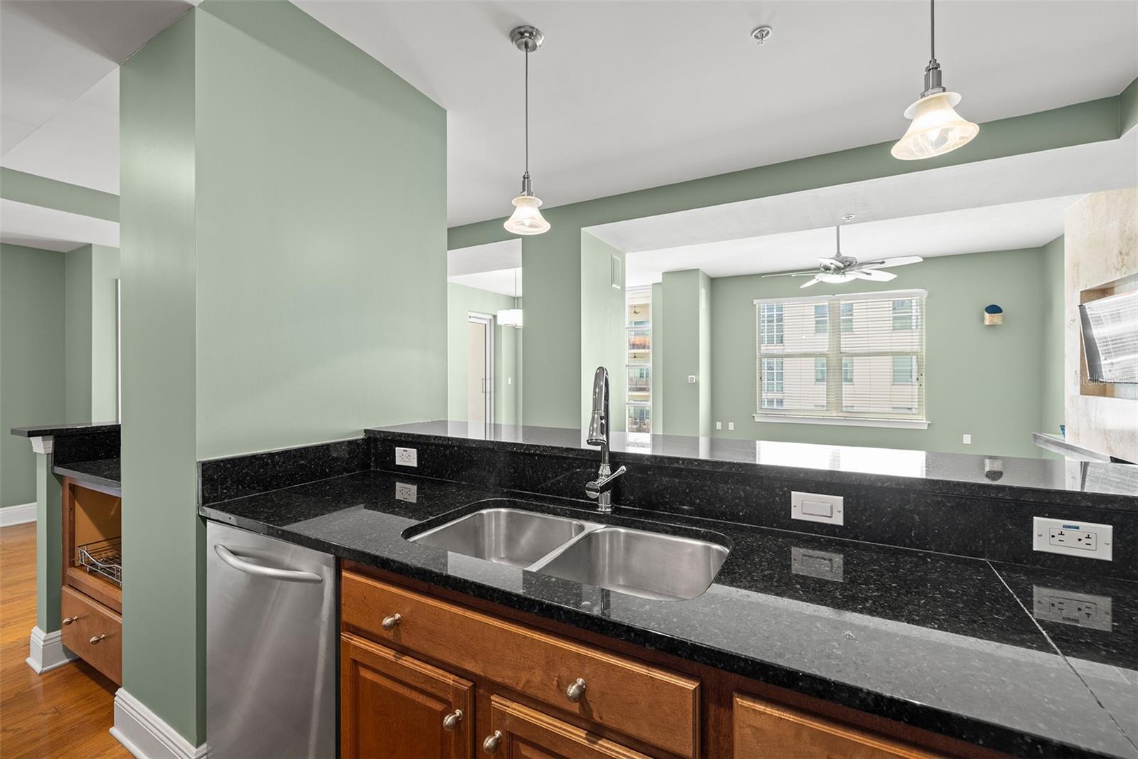 Image 15 of 50 For 1227 Madison Street 902