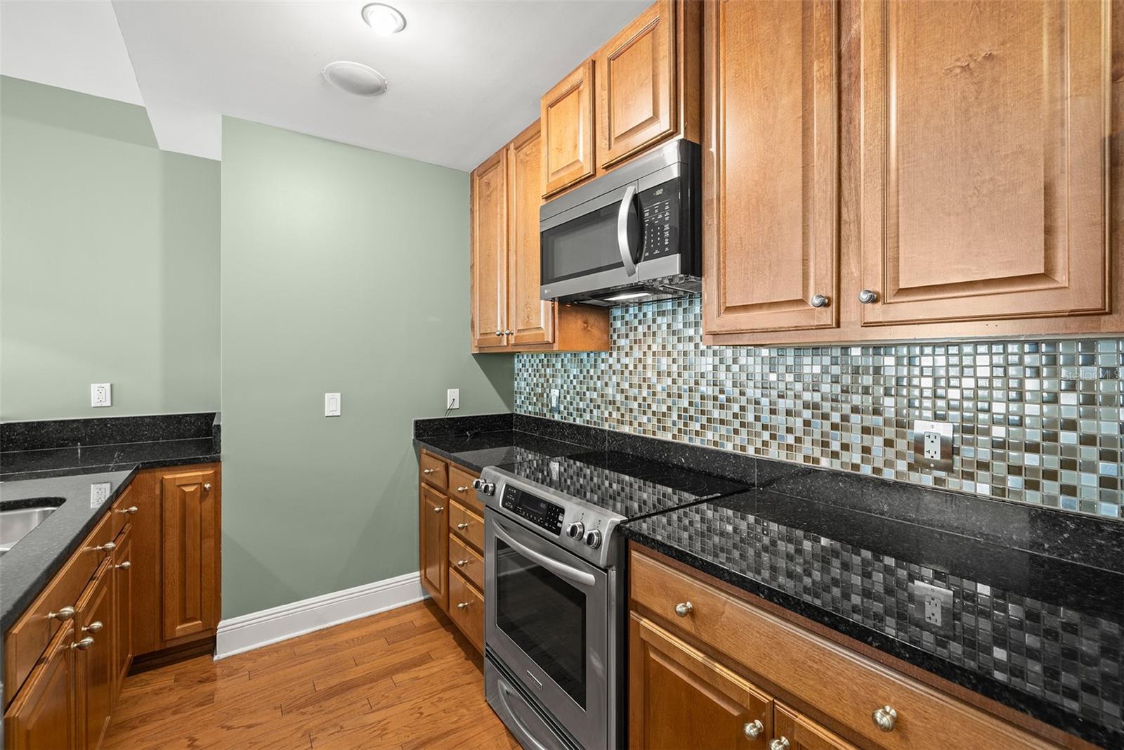 Image 16 of 50 For 1227 Madison Street 902