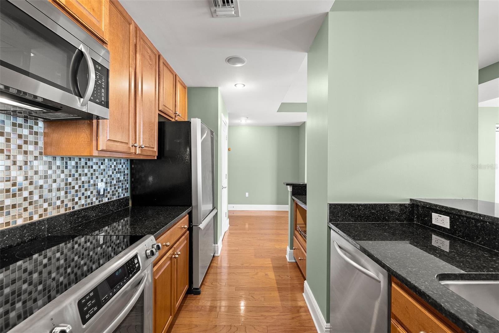 Image 17 of 50 For 1227 Madison Street 902