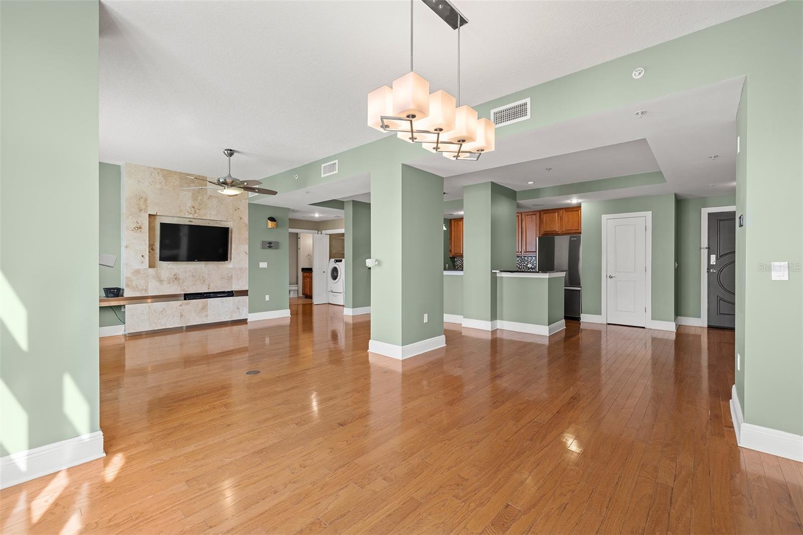 Image 6 of 50 For 1227 Madison Street 902