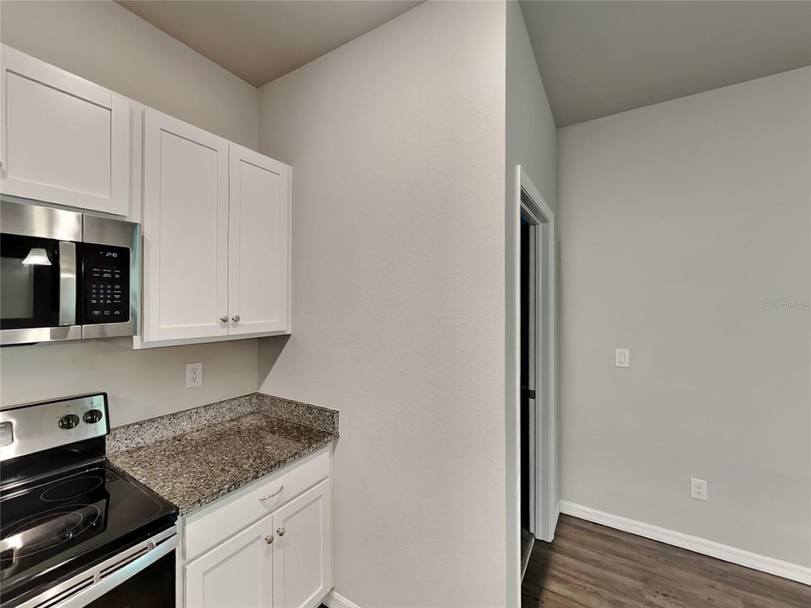 Image 5 of 23 For 14324 Aldridge Avenue