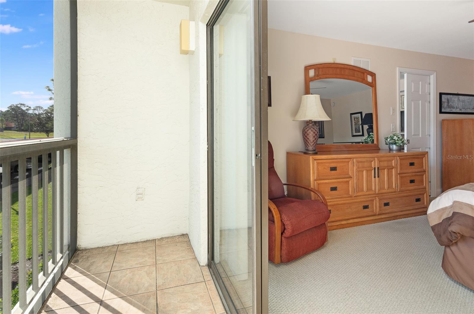 Image 21 of 31 For 2595 Countryside Boulevard 8205